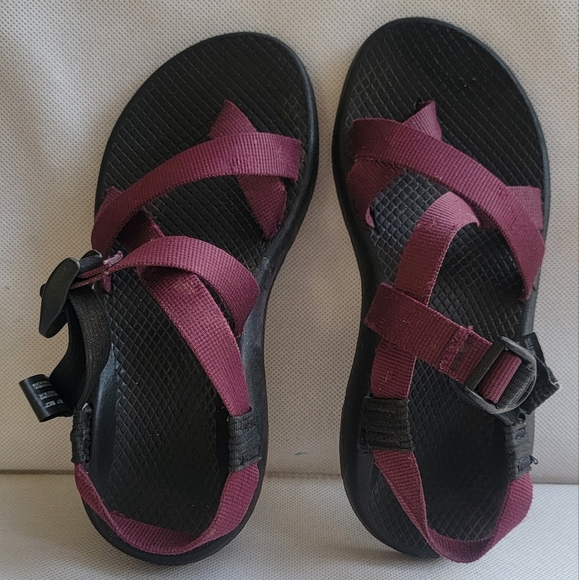 Chaco Shoes - CHACO BURGANDY SANDALS (sz 7)